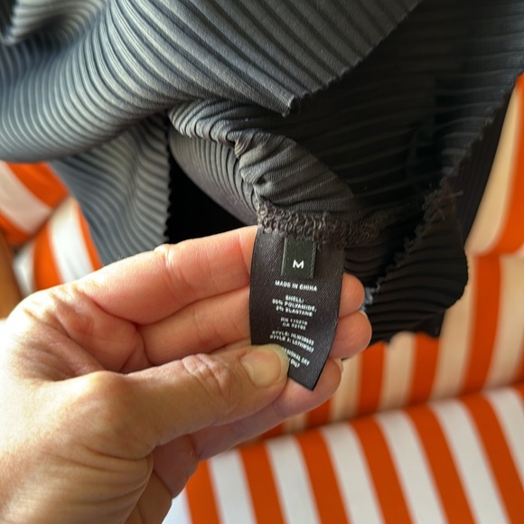 Helmut Lang
Ribbed Funnel Neck Top Size -M NWT - Picture 3 of 3